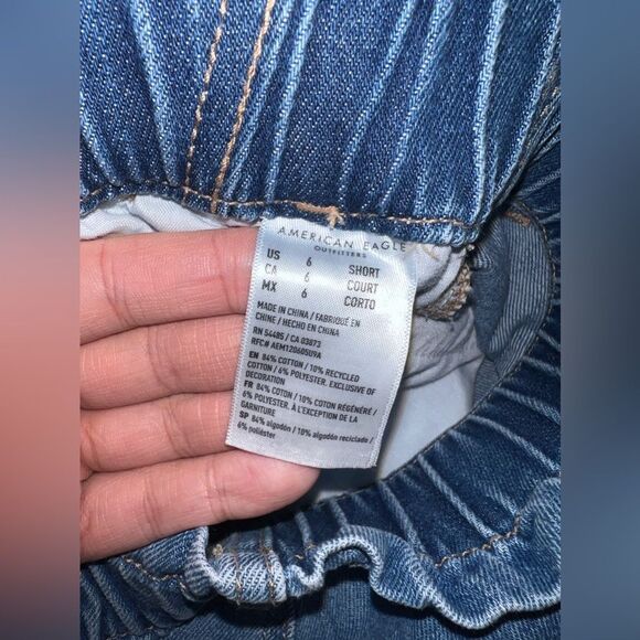 American Eagle Blue Highest Rise Mom Jeans Size 6 Short euc - Picture 4 of 6